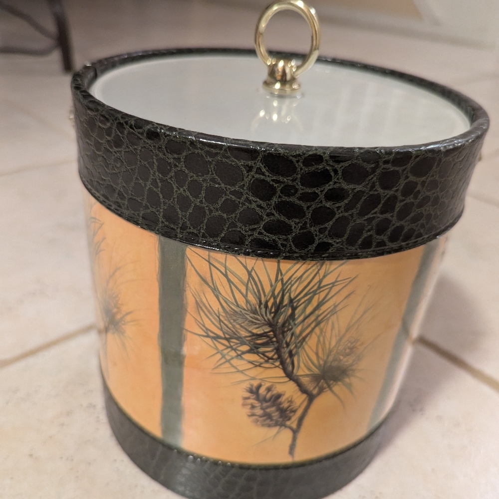 Ice bucket
